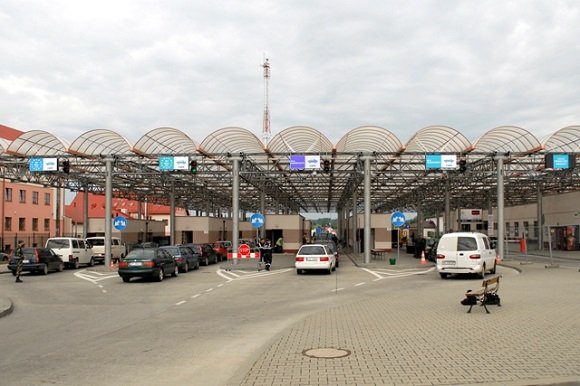 Возобновление пропуска автобусов на пограничном переходе в Медыке