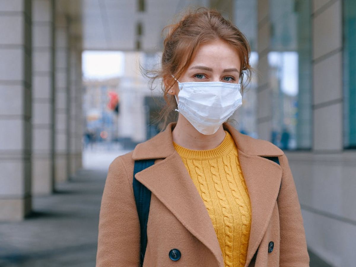 Маски с субботы станут обязательны для ношения на открытом воздухе