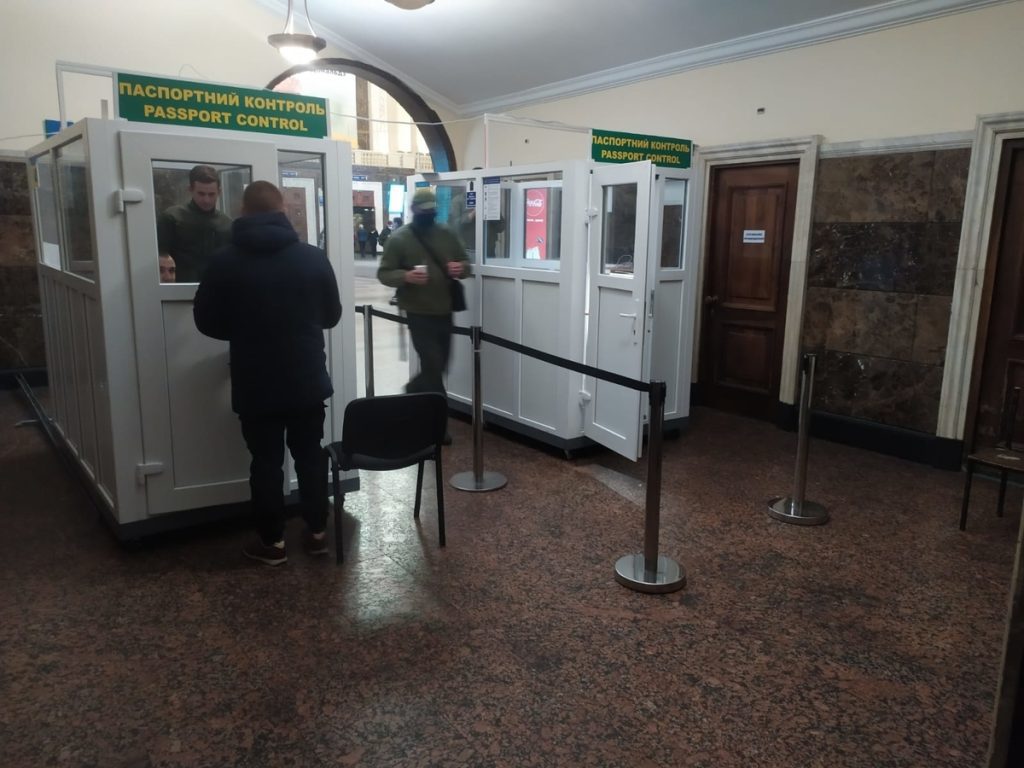 Где с вокзала в Киеве отправляется поезд Киев-Варшава