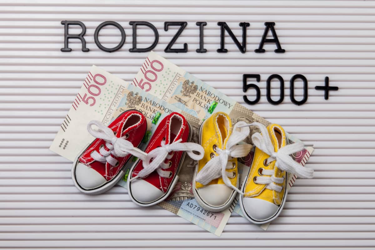 Как оформить 500+ для беженцев. Запущена горячая линия ZUS для граждан Украины