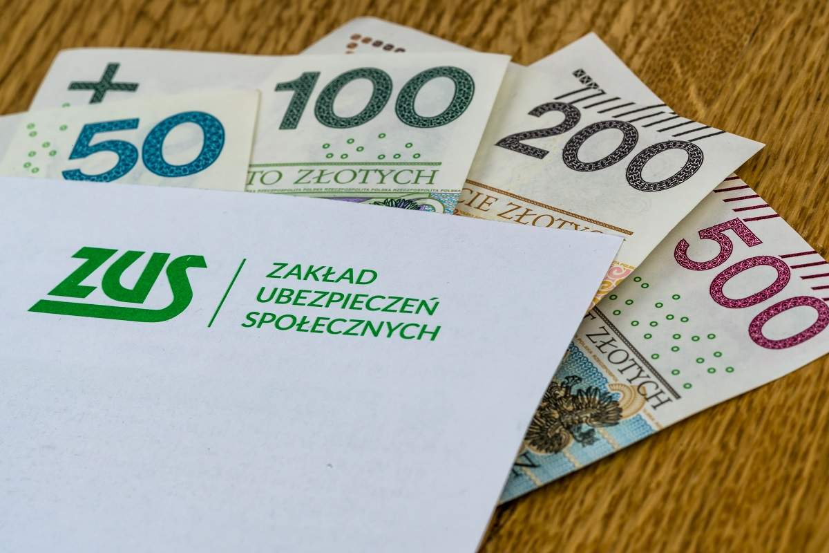 Украинская и польская пенсия для украинцев. Как получить и где оформить?