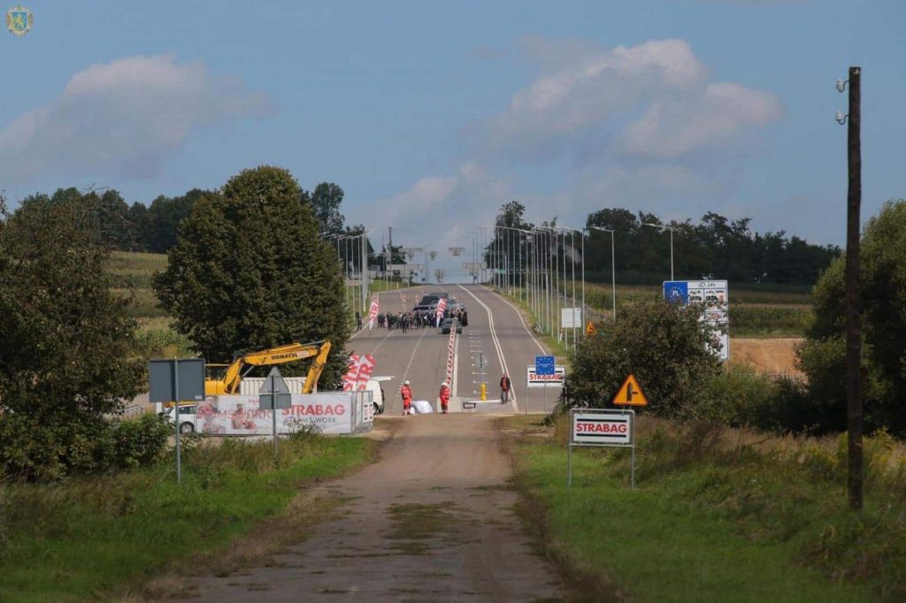 Веб-камера онлайн пункт пропуску Корчова - Краківець (Korczowa - Krakowiec). Черга із Польщі на Україну