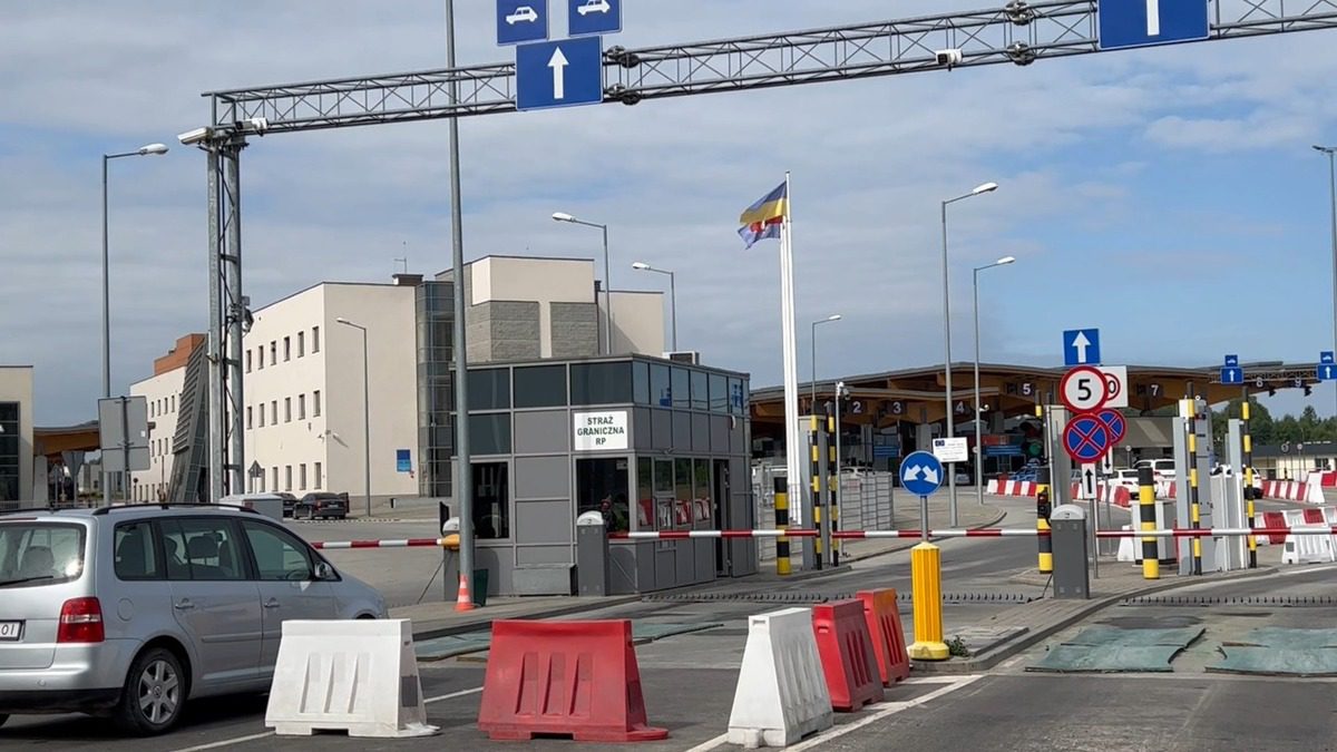 За месяц работы пилотного проекта через Грушев и Устилуг проследовали более 4 тыс. грузовиков до 7,5 тонн