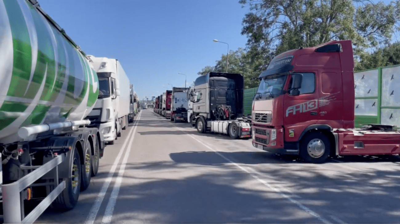Продолжается блокада грузового пункта пропуска Ягодин - Дорогуск