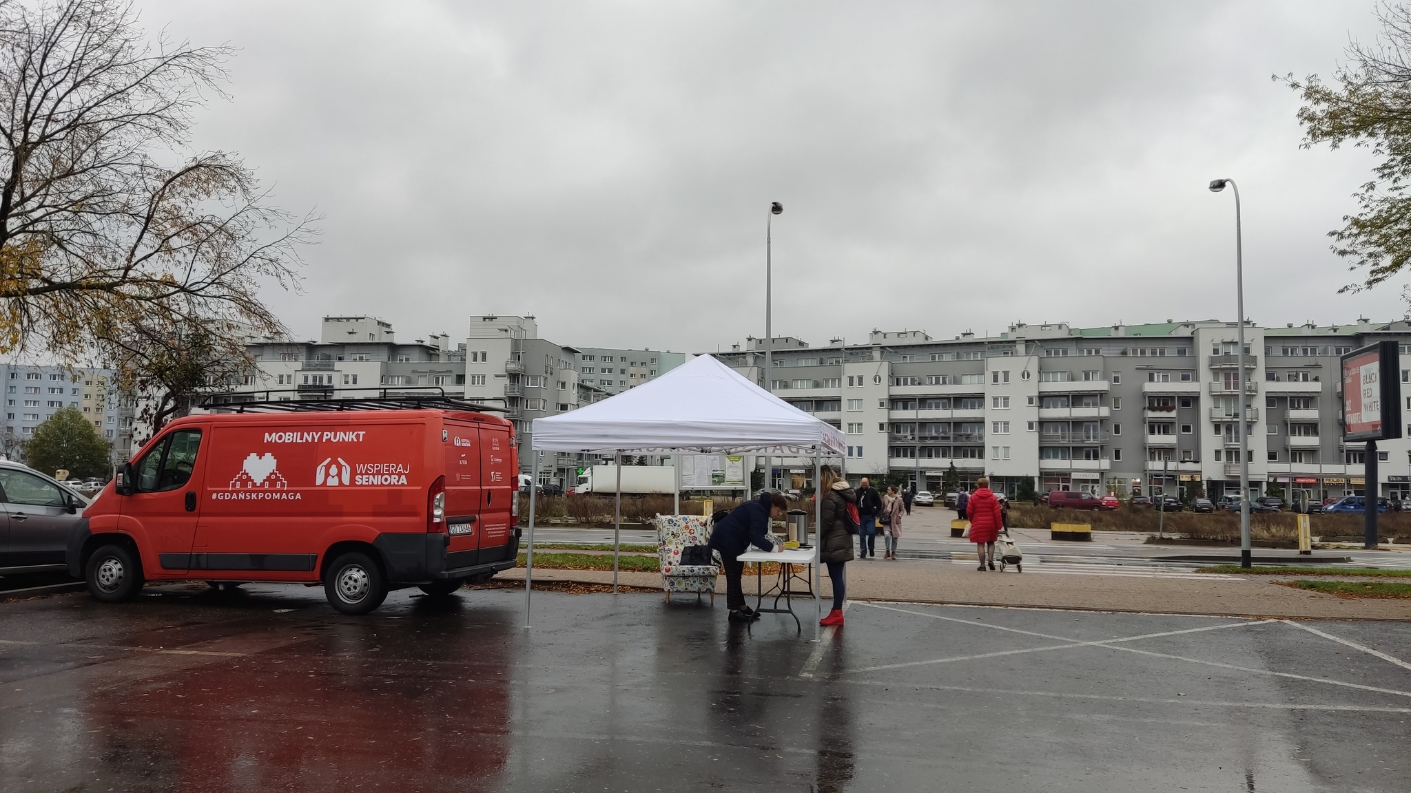 Мобільний пункт підтримки Gdańsk Helps для пенсіонерів у Гданську