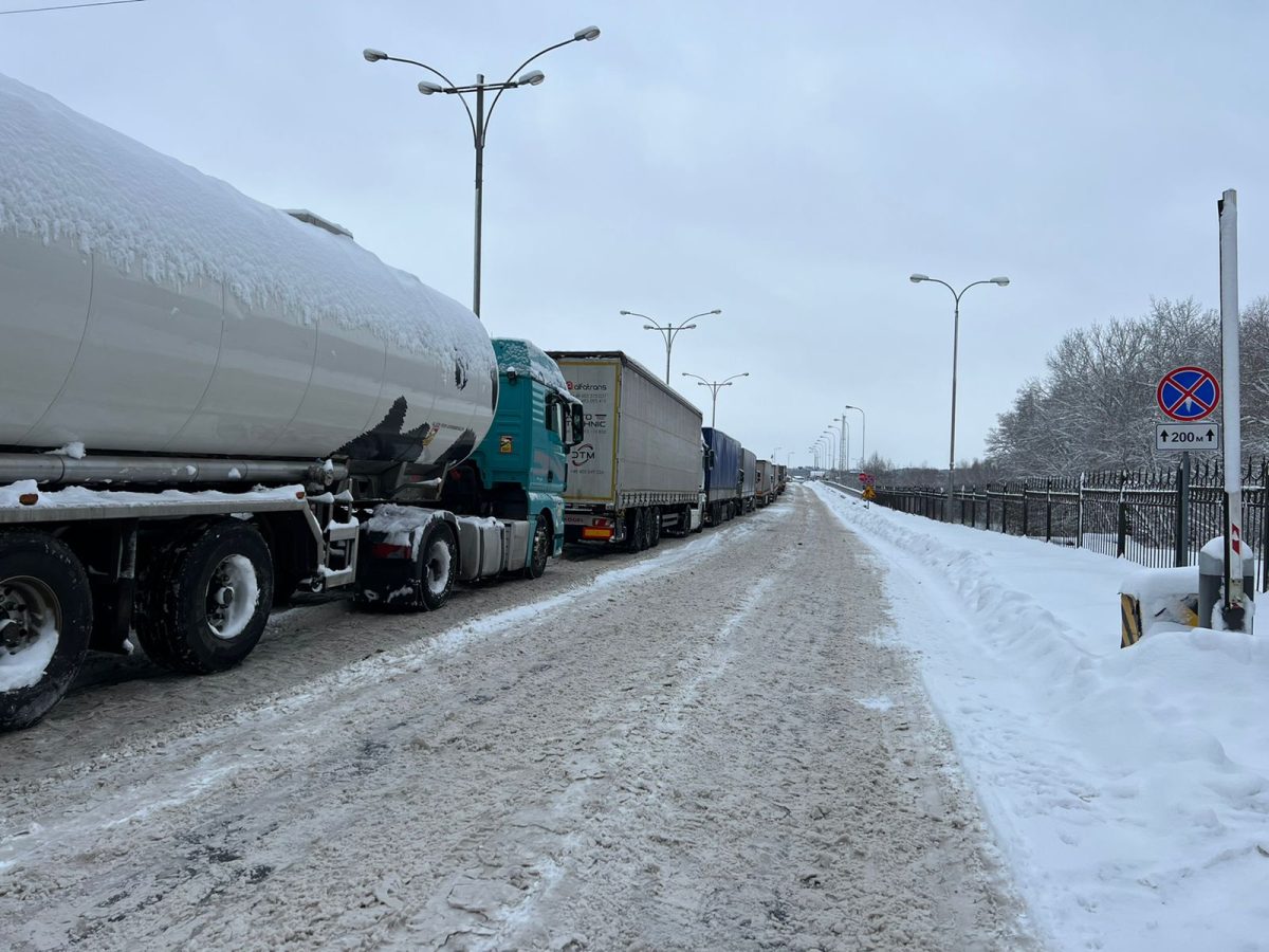 Движение транспортных средств на границе замедлено в пунктах пропуска «Шегини», «Краковец», «Рава-Русская», «Ягодин» и «Устилуг»