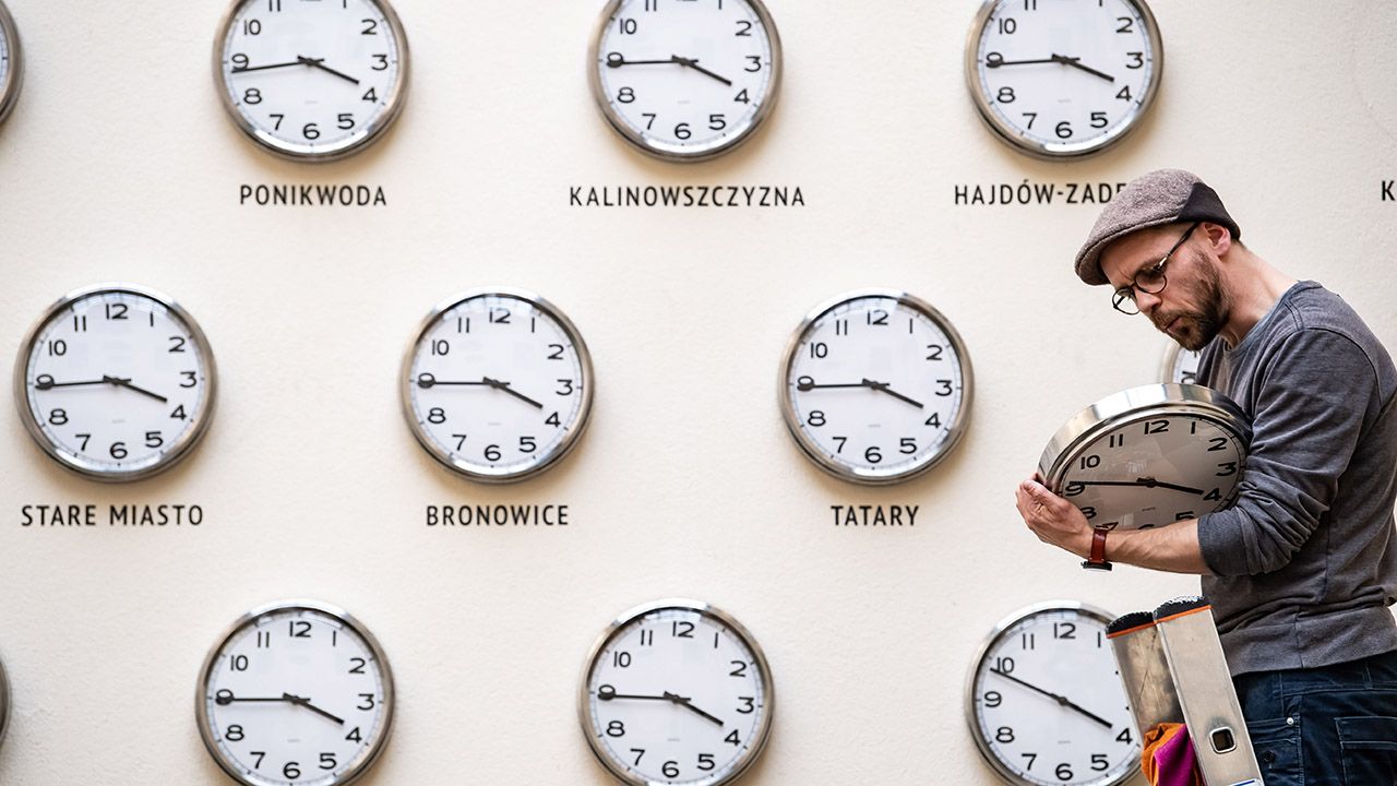 Перехід на літній час 2023 року в Польщі. Коли ми переводимо годинник?