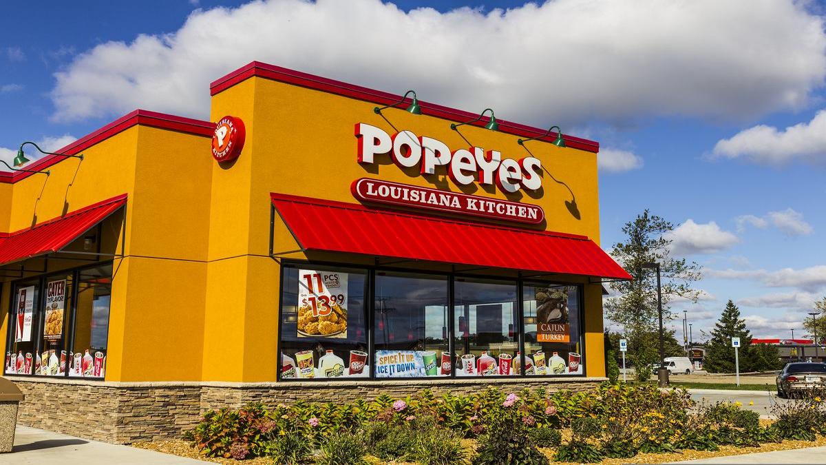 Американська мережа Popeyes відзначає рік у Польщі з розширенням у Познань